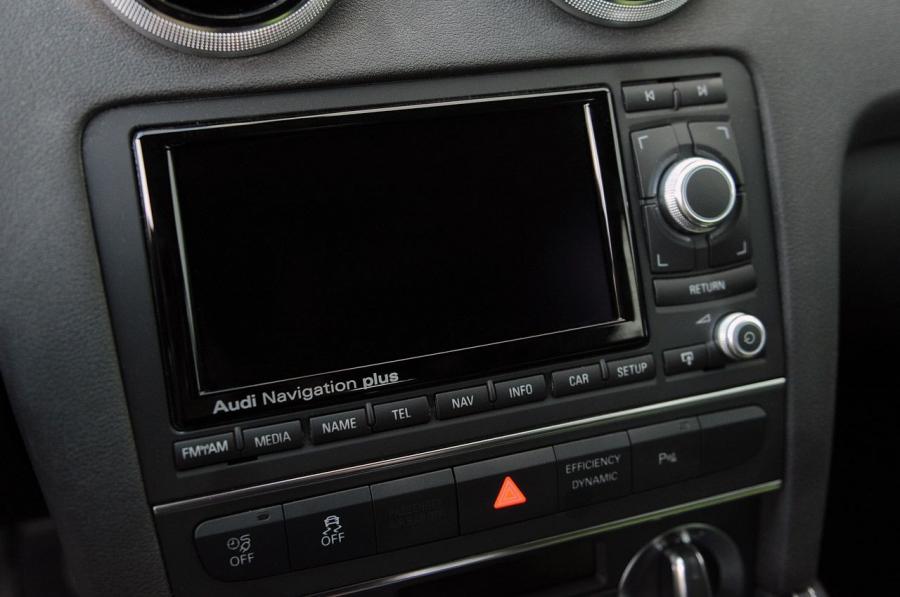 Детали интерьера Audi A3 Sportback e-tron (8V) 2012 года  (NA) (фото 3 из 28)